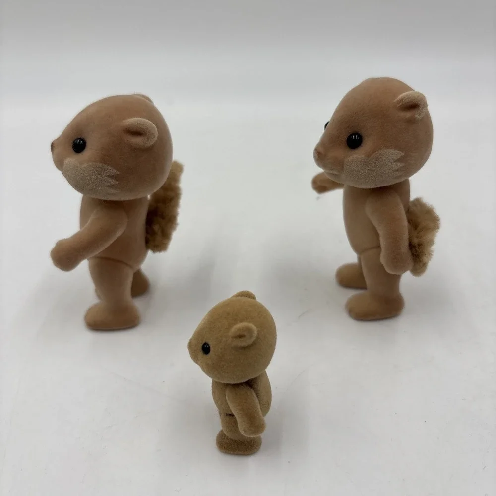 Sylvanian Families Neptune Otter Family And Baby Figure
